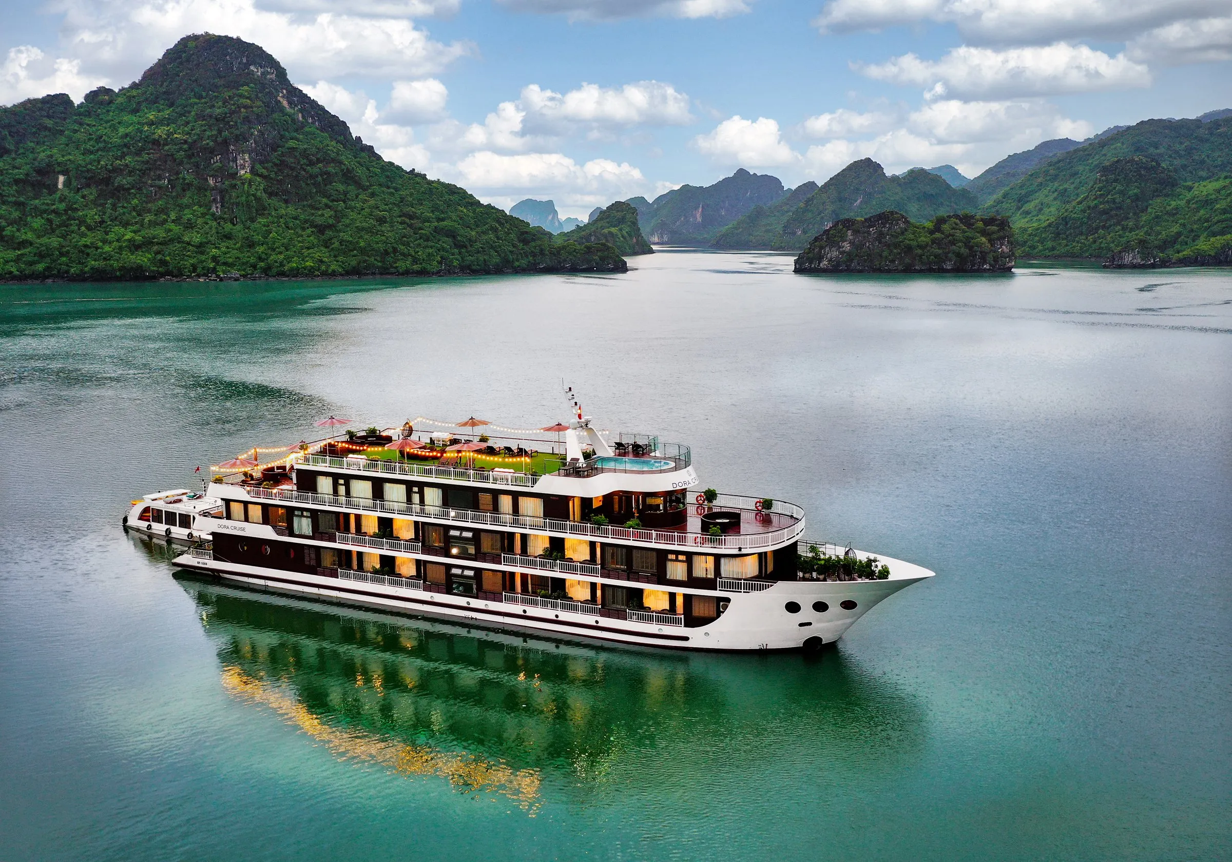 2D1N Tour |  Experience a Luxurious Retreat at Ha Long Bay with 5* Dora Cruise I HOT